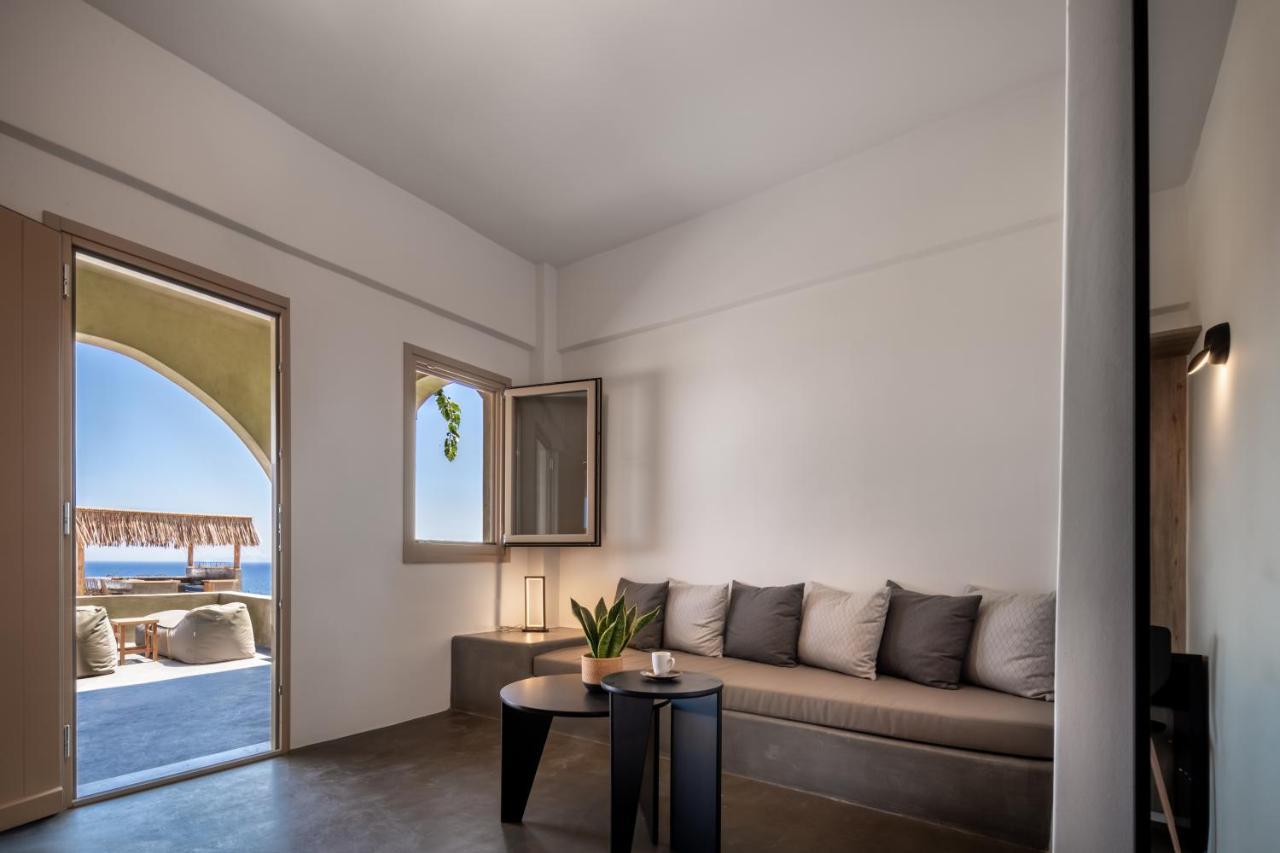 Colombos Beachfront Finikiá Kültér fotó