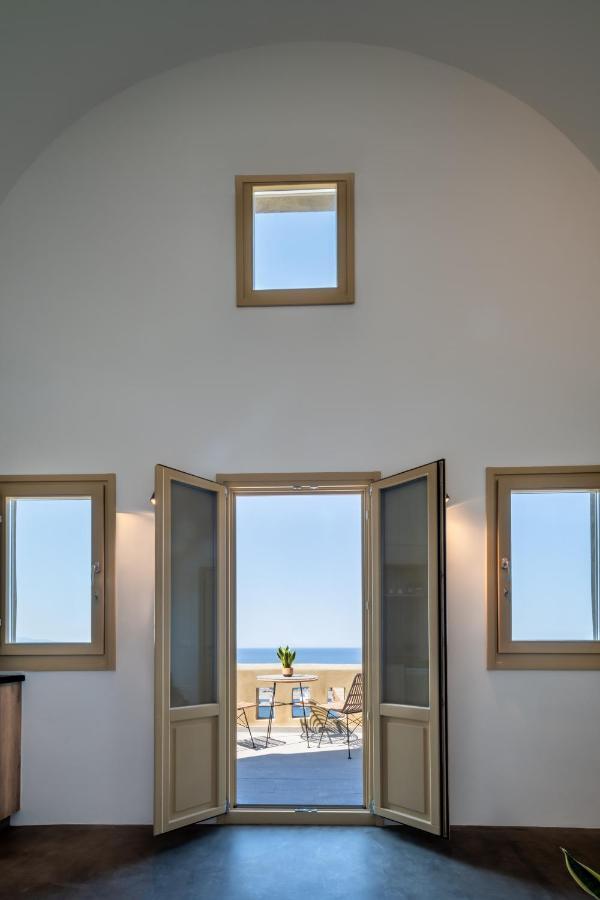 Colombos Beachfront Finikiá Kültér fotó