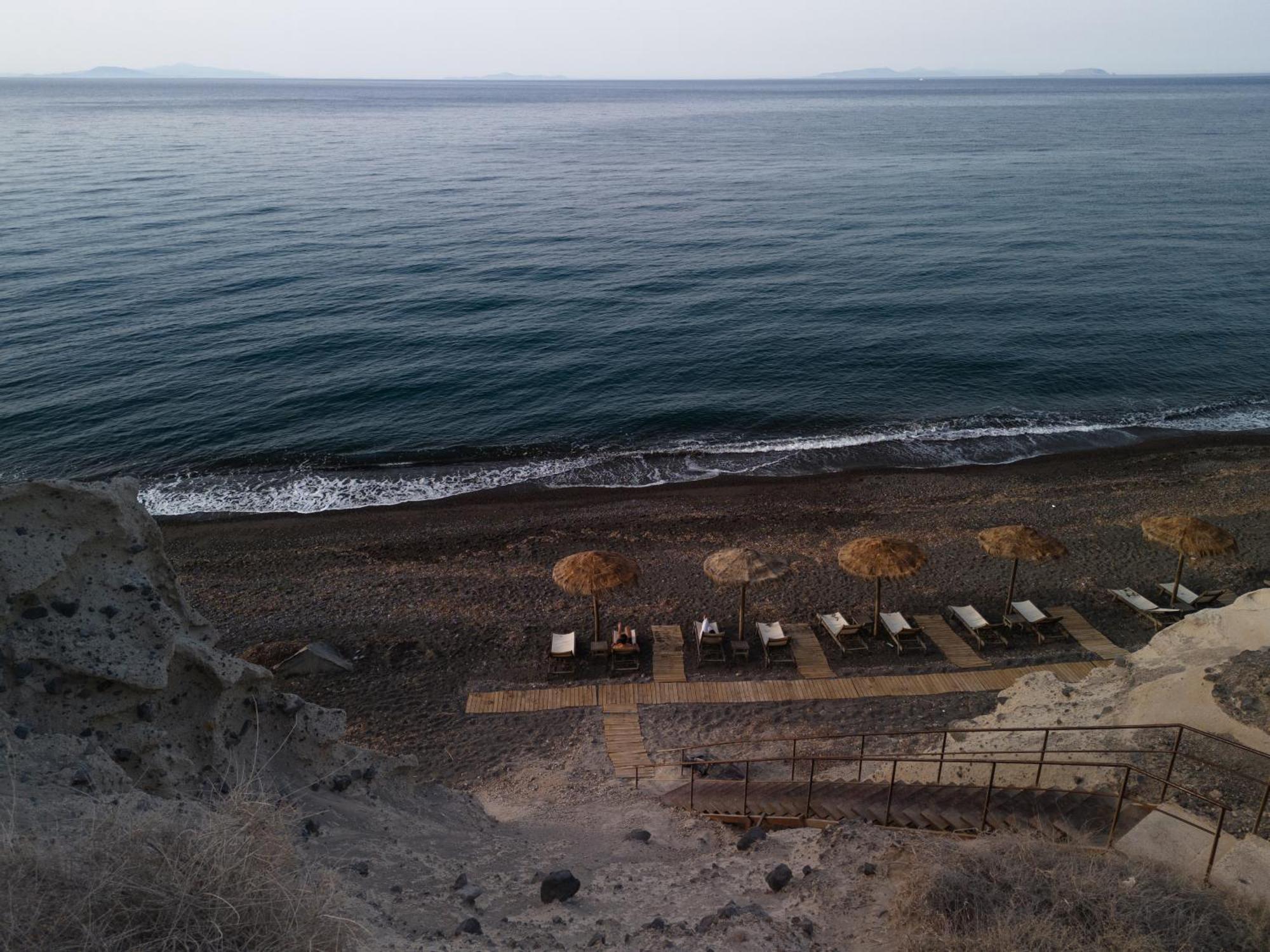 Colombos Beachfront Finikiá Kültér fotó