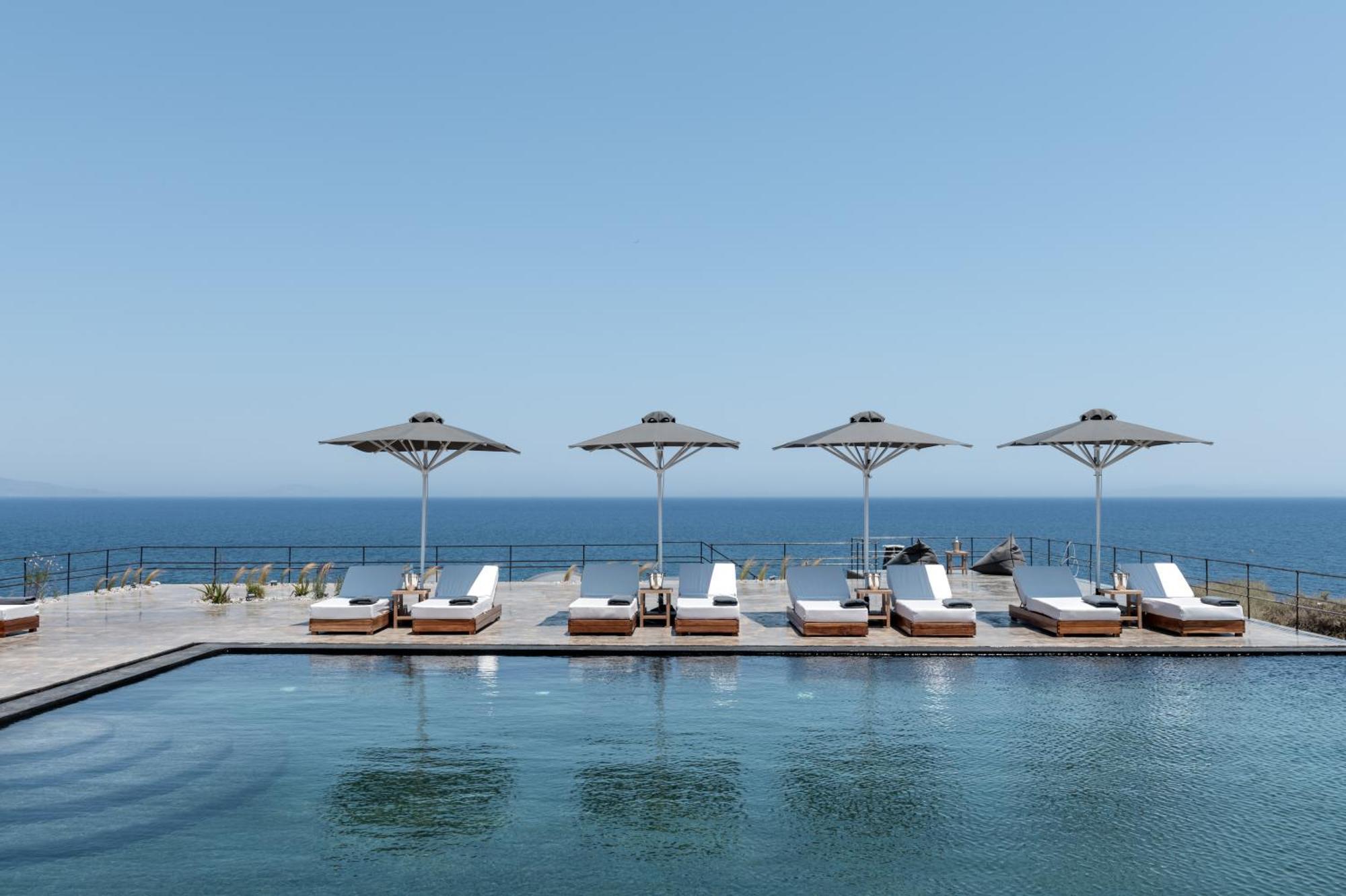 Colombos Beachfront Finikiá Kültér fotó